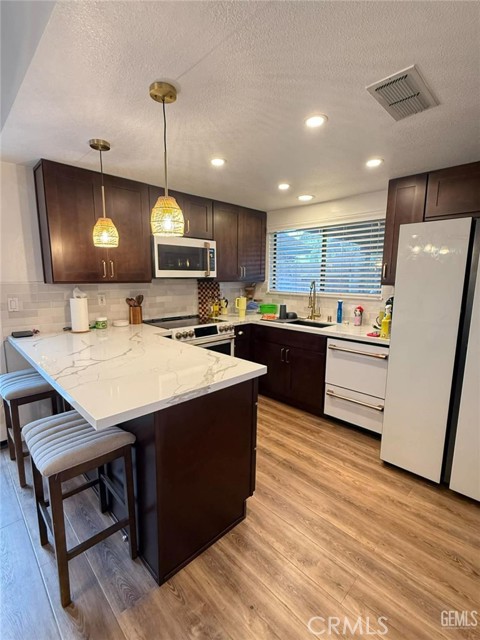 Detail Gallery Image 3 of 14 For 7517 Hachita Ct, Bakersfield,  CA 93309 - 3 Beds | 2 Baths