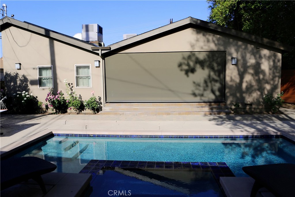 5345 Fallbrook Avenue