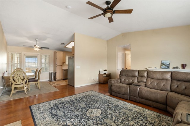 Detail Gallery Image 8 of 37 For 18250 Preston St, Hesperia,  CA 92345 - 3 Beds | 2 Baths