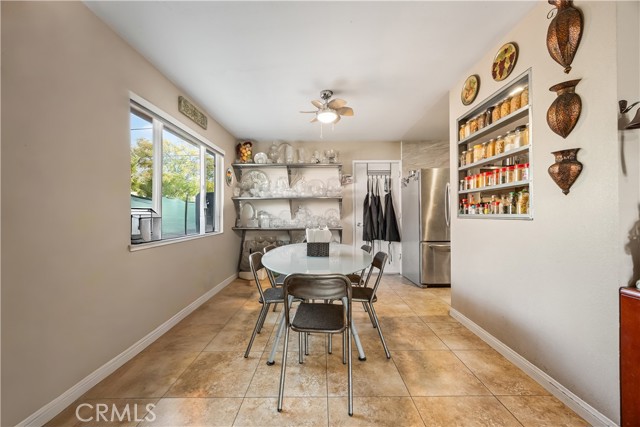 Detail Gallery Image 4 of 16 For 4901 Siesta Dr, Oceanside,  CA 92057 - 3 Beds | 2 Baths