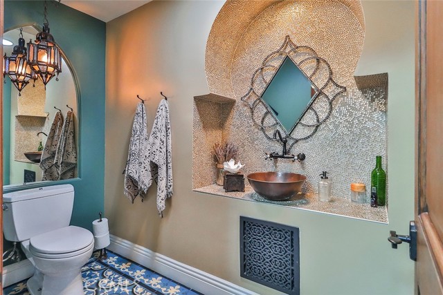 Detail Gallery Image 10 of 45 For 5617 Colodny Dr, Agoura Hills,  CA 91301 - 6 Beds | 4/1 Baths