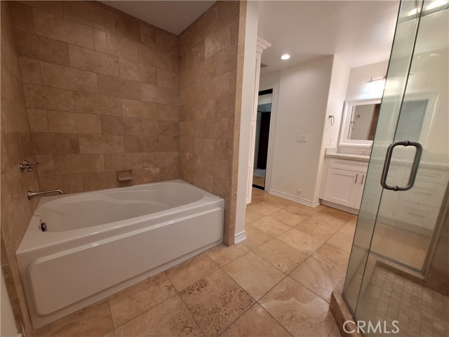 432 S Willaman Drive # 103, Los Angeles, California 90048, 2 Bedrooms Bedrooms, ,2 BathroomsBathrooms,Residential Lease,For Rent,432 S Willaman Drive # 103,CRSB24235056