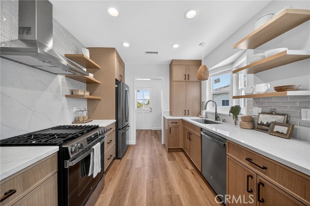 Detail Gallery Image 16 of 55 For 6133 W 83rd, Los Angeles,  CA 90045 - 3 Beds | 2 Baths