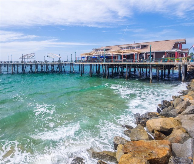 Detail Gallery Image 28 of 30 For 208 S Catalina Ave #C,  Redondo Beach,  CA 90277 - 3 Beds | 2/1 Baths