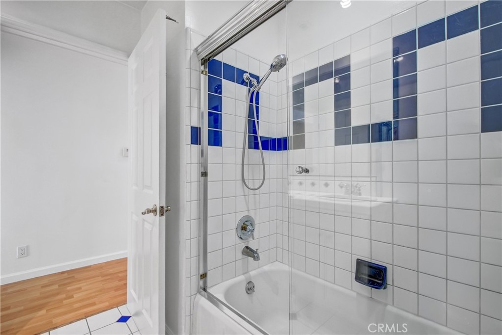 https://media.crmls.org/medias/9dbd0070-6c27-42b1-b234-97df290b1383.jpg?preset=X-Large