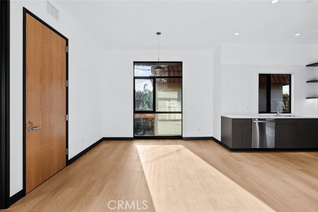 Detail Gallery Image 11 of 18 For 922 W Clark Ave #201,  Burbank,  CA 91506 - 1 Beds | 1 Baths