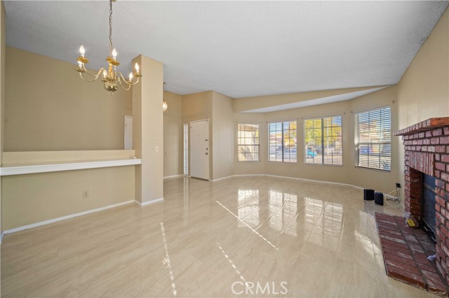 Detail Gallery Image 5 of 20 For 43815 Silver Bow Rd, Lancaster,  CA 93535 - 3 Beds | 2 Baths