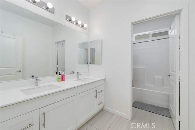 13855 Clearwater Avenue, Chino CA: https://media.crmls.org/medias/9dbe3f1b-6b45-4dbb-89dd-29ccf52099d5.jpg