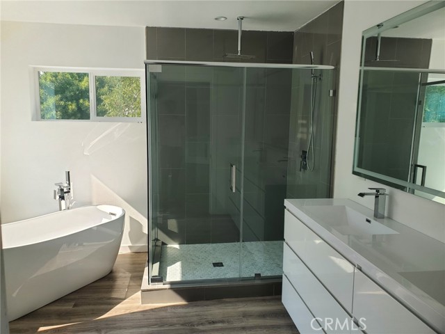 Detail Gallery Image 10 of 31 For 23041 Erwin St, Woodland Hills,  CA 91367 - 4 Beds | 5 Baths