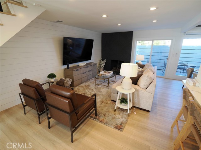 Detail Gallery Image 10 of 18 For 4310 Spindrift, Newport Beach,  CA 92663 - 3 Beds | 2/1 Baths