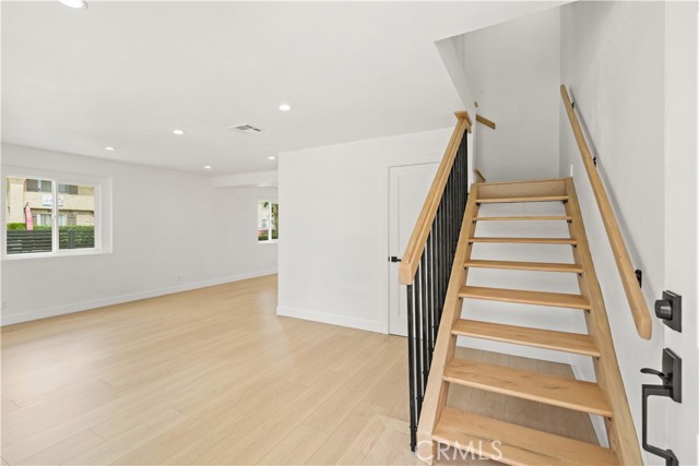Detail Gallery Image 5 of 49 For 7010 a Lennox Ave a,  Van Nuys,  CA 91405 - 4 Beds | 2 Baths
