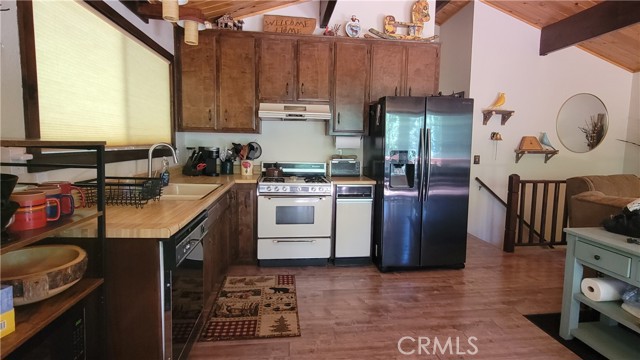Detail Gallery Image 3 of 18 For 26126 Boulder Ln, Twin Peaks,  CA 92391 - 2 Beds | 2 Baths