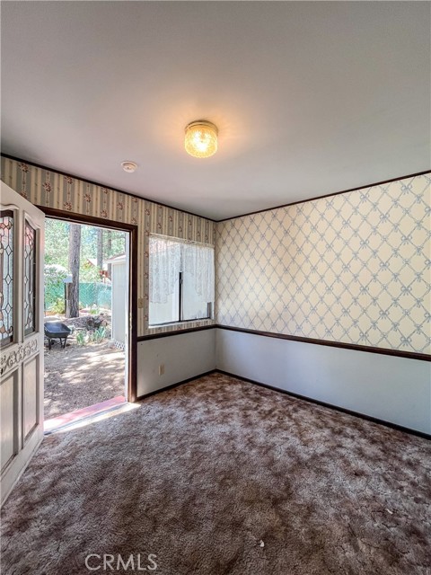 1125 Hemlock Lane, Big Bear City CA: https://media.crmls.org/medias/9dc1fe09-70bf-42ec-b0ad-7acbc32e3395.jpg