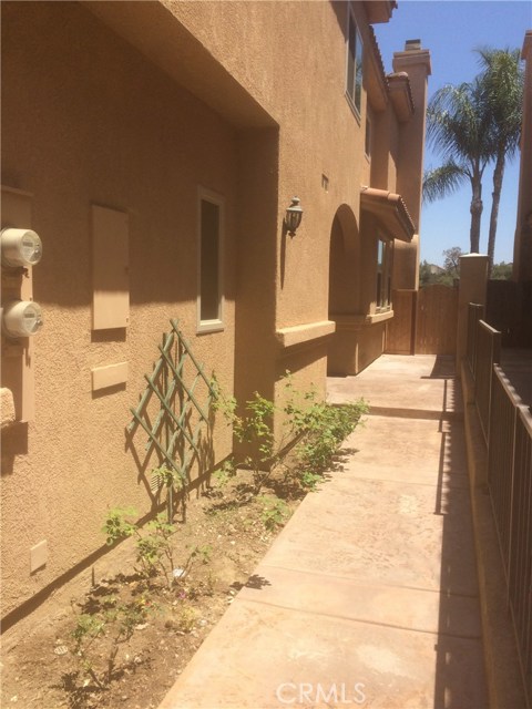 Detail Gallery Image 2 of 28 For 2091 Lake Shore Dr #B,  Chino Hills,  CA 91709 - 3 Beds | 2/1 Baths