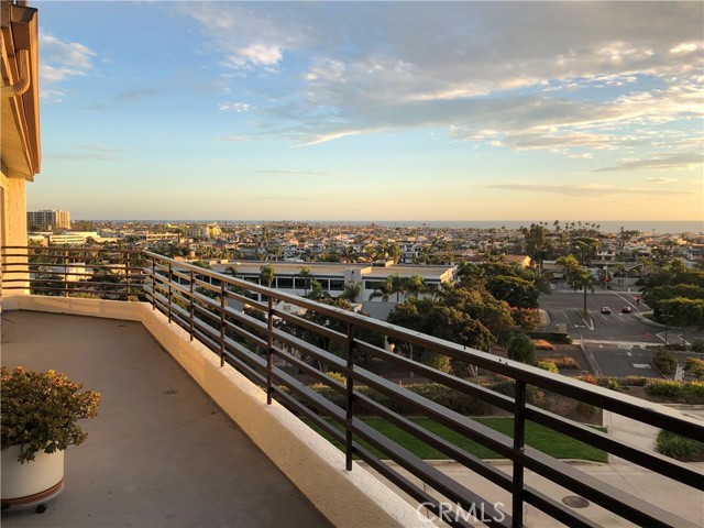 270 Cagney Lane, Newport Beach CA: https://media.crmls.org/medias/9dc2b950-9f07-48bd-94bf-dabde5c69a40.jpg