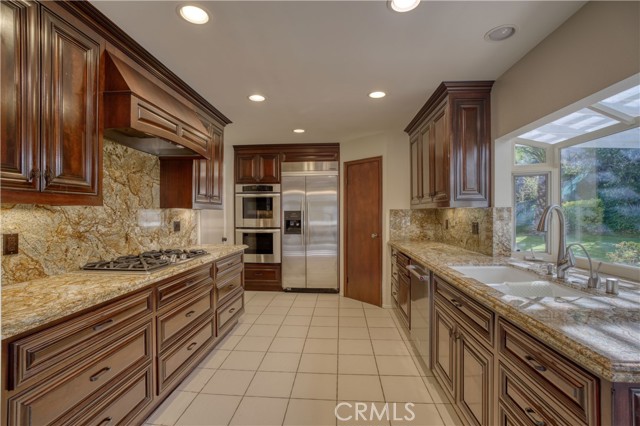 Detail Gallery Image 13 of 29 For 19946 Turnberry, Tarzana,  CA 91356 - 4 Beds | 2/1 Baths