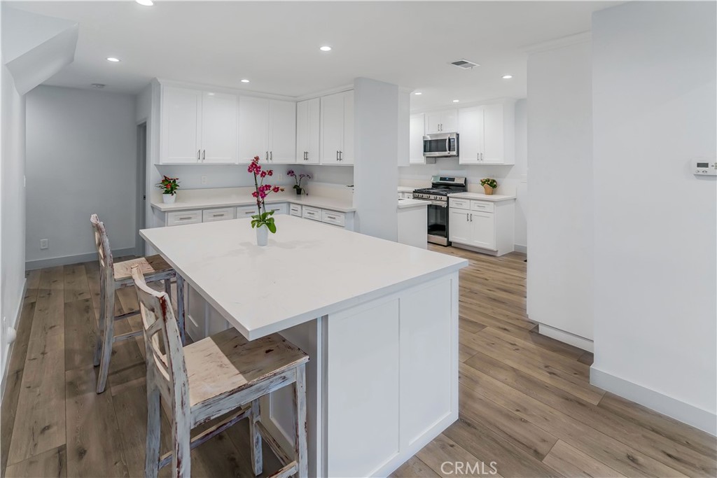 6928 CREBS Avenue, Reseda, CA 91335