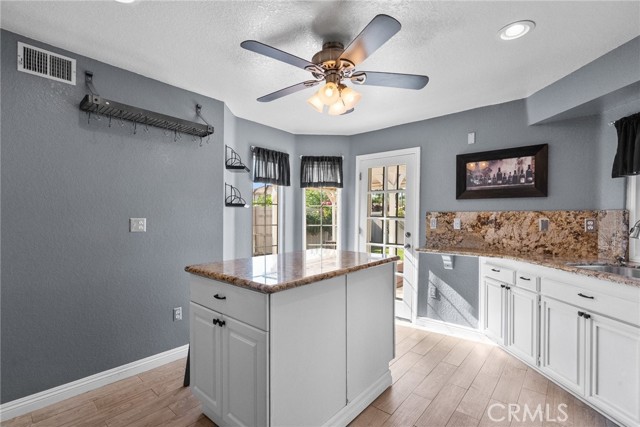 1809 Suntree Lane photo 4
