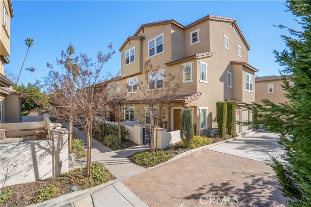 Detail Gallery Image 1 of 32 For 281 N Mar Vista Ave #8,  Pasadena,  CA 91106 - 3 Beds | 3/1 Baths