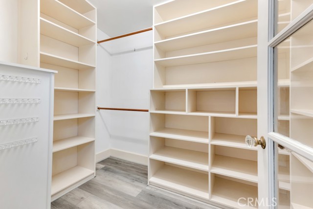 6507 Gentry Avenue, North Hollywood CA: https://media.crmls.org/medias/9dc43538-0c0e-4c30-b7be-687e7b056269.jpg