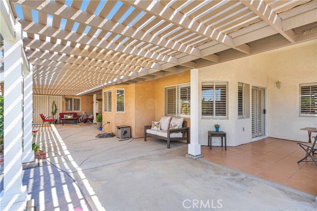 13950 High Falls Trail, Apple Valley CA: https://media.crmls.org/medias/9dc45b38-303a-455f-aebe-7658fecb699f.jpg