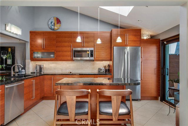 Detail Gallery Image 6 of 46 For 19652 Stern Ln, Huntington Beach,  CA 92648 - 2 Beds | 2 Baths