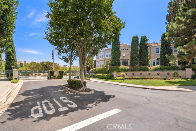 10 Palmieri Aisle, Irvine CA: https://media.crmls.org/medias/9dc6e65e-0956-4647-9750-9989c06ed7c1.jpg