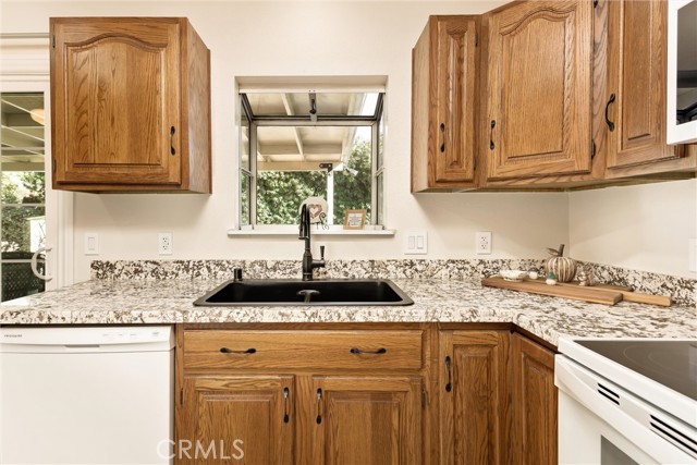 Detail Gallery Image 6 of 30 For 193 N Maple Ave, Fontana,  CA 92335 - 3 Beds | 2 Baths