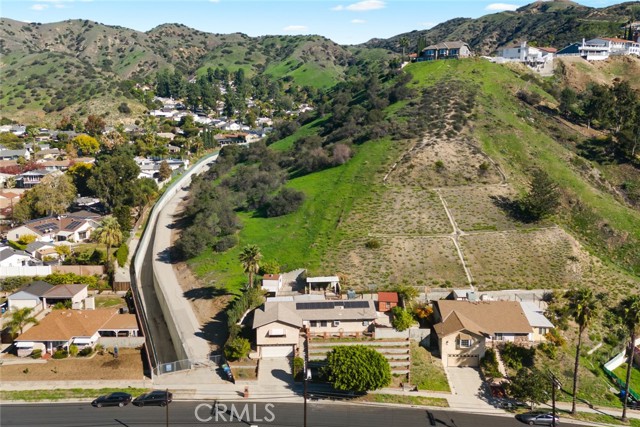 8216 Glencrest, Sun Valley CA: https://media.crmls.org/medias/9dc745db-b48f-496f-92c8-0efb5136c51c.jpg
