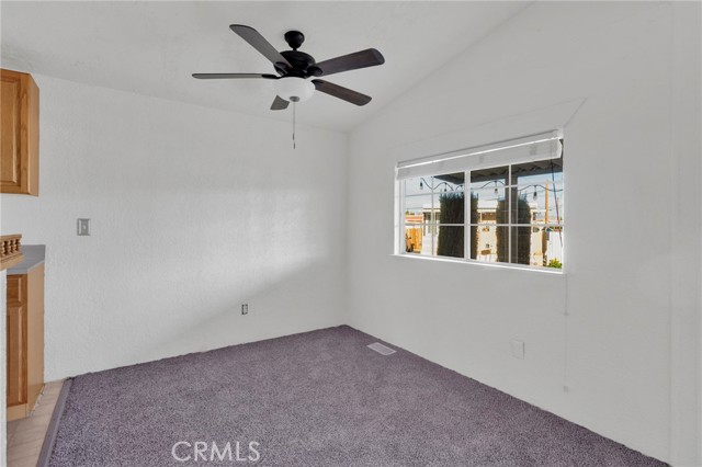 Detail Gallery Image 10 of 27 For 16473 Green Tree Bld, Victorville,  CA 92395 - 2 Beds | 2 Baths