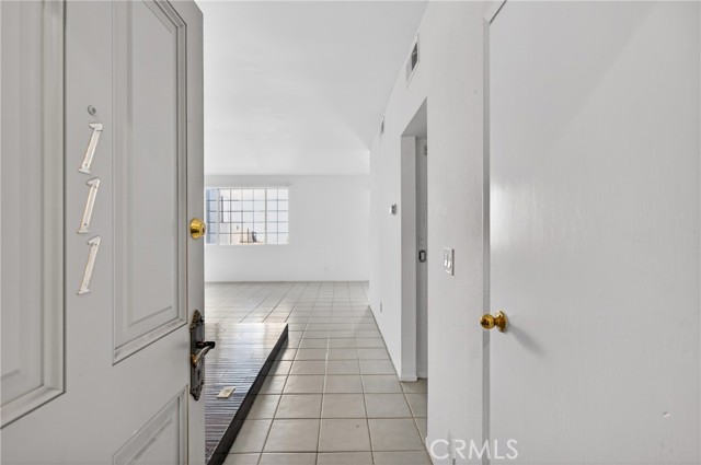 Detail Gallery Image 3 of 33 For 4441 Woodman Ave #111,  Sherman Oaks,  CA 91423 - 0 Beds | 1 Baths