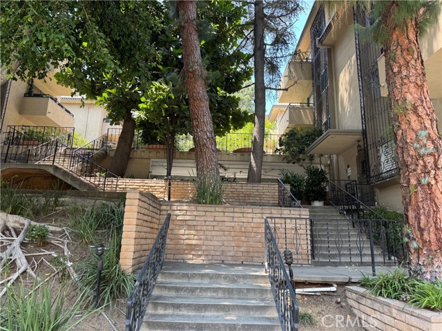 Detail Gallery Image 18 of 27 For 6702 Hillpark Dr #308,  Los Angeles,  CA 90068 - 2 Beds | 2 Baths
