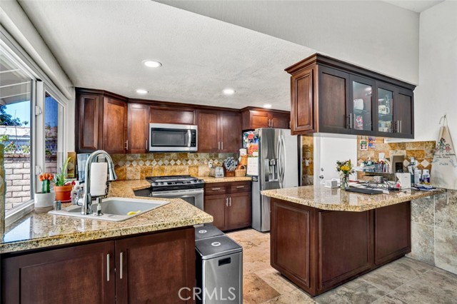 Detail Gallery Image 7 of 20 For 15442 Eiffel Cir, Irvine,  CA 92604 - 4 Beds | 2 Baths