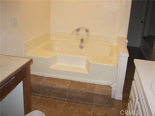 24798 Bernard Drive, Crestline CA: https://media.crmls.org/medias/9dca71a5-6982-4d2a-b57a-cda58ea4abca.jpg