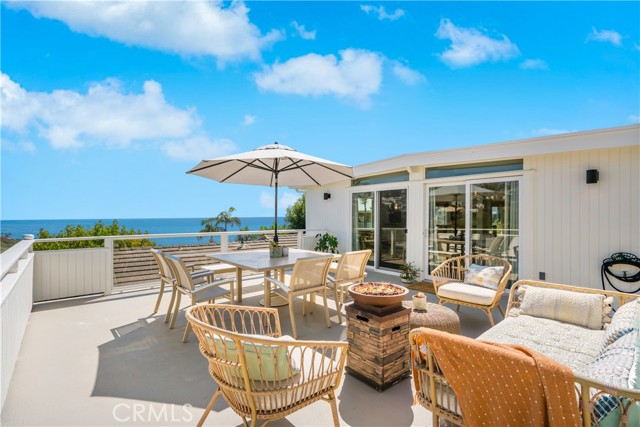1071 Oro Street, Laguna Beach CA: https://media.crmls.org/medias/9dca7cb3-bdc8-473a-adf9-334be66987b4.jpg