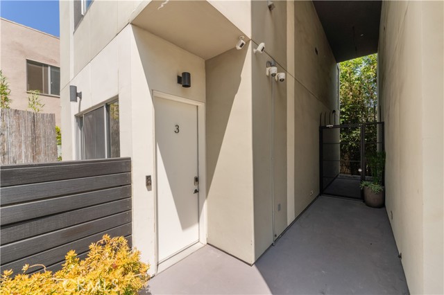 Detail Gallery Image 2 of 27 For 1040 N Curson Ave #3,  West Hollywood,  CA 90046 - 3 Beds | 3 Baths