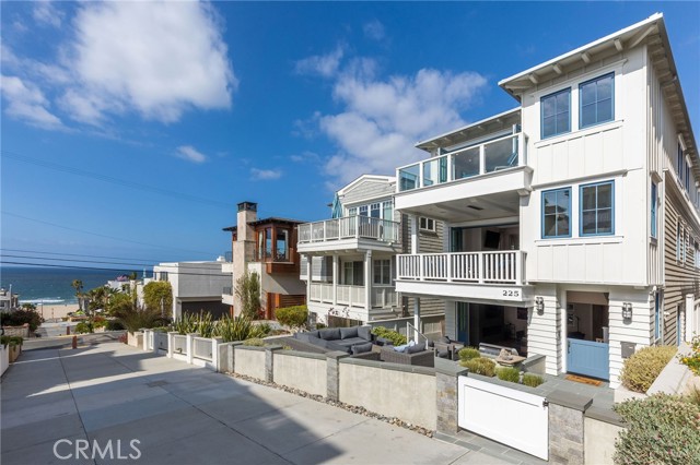 225 7th Street, Manhattan Beach, California 90266, 5 Bedrooms Bedrooms, ,5 BathroomsBathrooms,Residential,Sold,7th,SB22056128