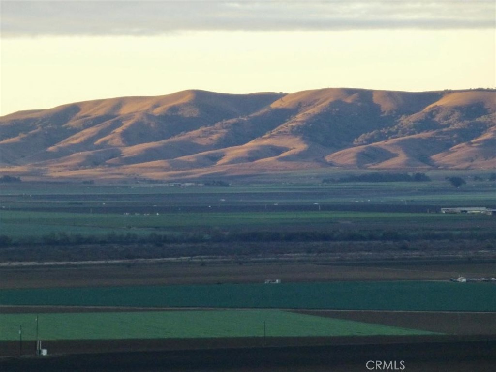 https://media.crmls.org/medias/9dcc6ae1-31d1-4253-adc3-91362869bb8d.jpg?preset=X-Large