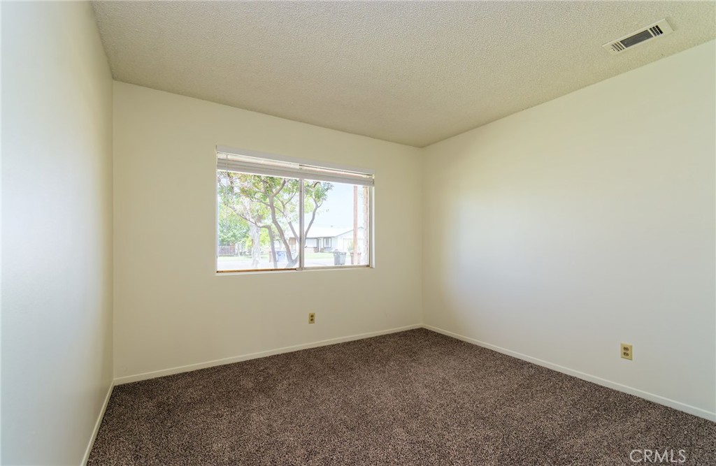 MLS #OC25189431 image #9