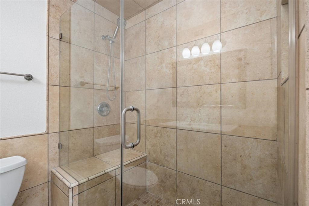 https://media.crmls.org/medias/9dcdf580-7ec6-4d9f-81a9-fb0cc717a53e.jpg?preset=X-Large