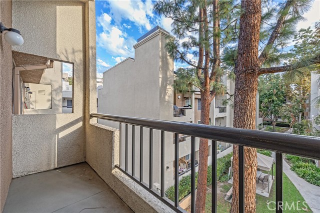 Detail Gallery Image 32 of 52 For 21400 Burbank Bld #313,  Woodland Hills,  CA 91367 - 2 Beds | 2 Baths