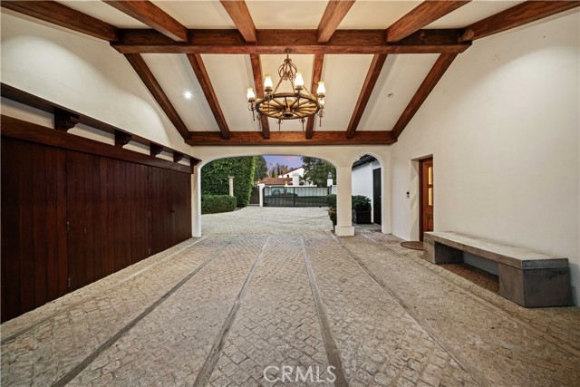 2347 E Valley Road, Montecito CA: https://media.crmls.org/medias/9dd0480c-a754-42eb-8f5b-397ca3d7ba97.jpg