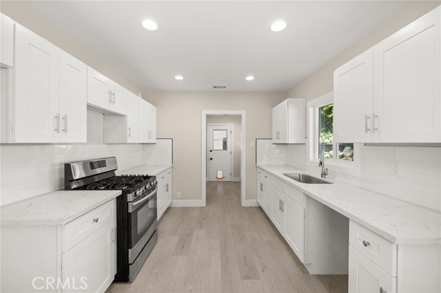 Detail Gallery Image 5 of 20 For 709 E 9th St, Pomona,  CA 91766 - 4 Beds | 2 Baths