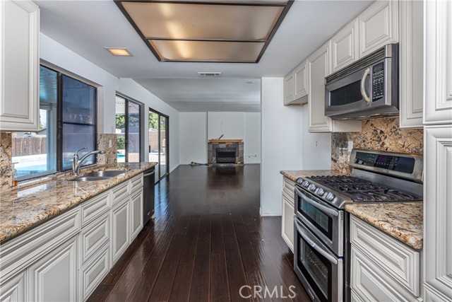 Detail Gallery Image 7 of 37 For 25416 Nicks Ave, Loma Linda,  CA 92354 - 4 Beds | 2/1 Baths