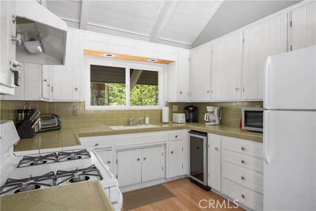 41747 Comstock Lane, Big Bear Lake CA: https://media.crmls.org/medias/9dd074a1-bd53-409c-82f4-38902a111daa.jpg