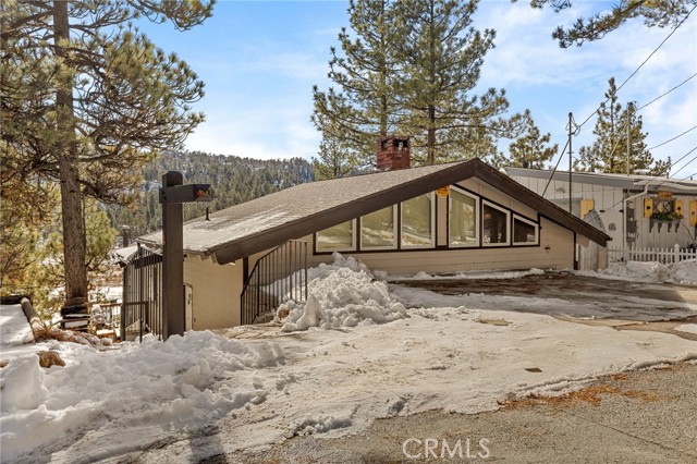 Detail Gallery Image 2 of 58 For 39005 Bayview Ln, Big Bear Lake,  CA 92315 - 4 Beds | 2/1 Baths