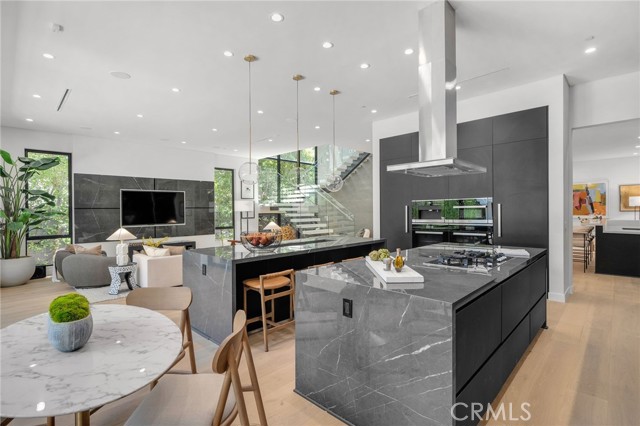 Detail Gallery Image 19 of 59 For 15231 Greenleaf St, Sherman Oaks,  CA 91403 - 6 Beds | 7/1 Baths