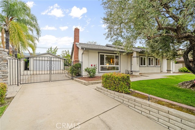1435 E Dalton Avenue, Glendora CA: https://media.crmls.org/medias/9dd1bee7-ef81-4425-8e73-d9d2457c7dbf.jpg