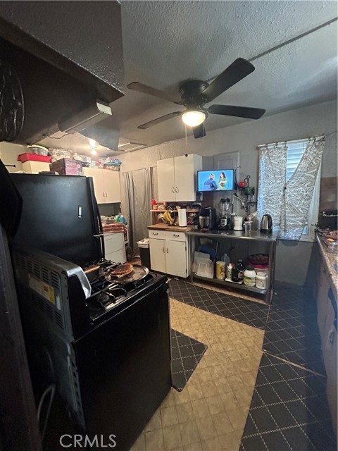 Detail Gallery Image 6 of 16 For 3312 Hyde Park Bld, Los Angeles,  CA 90043 - 3 Beds | 1 Baths