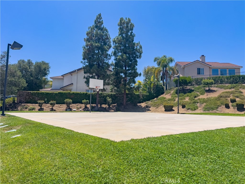 https://media.crmls.org/medias/9dd2e5a4-e617-486d-868e-abb80c6d712b.jpg?preset=X-Large